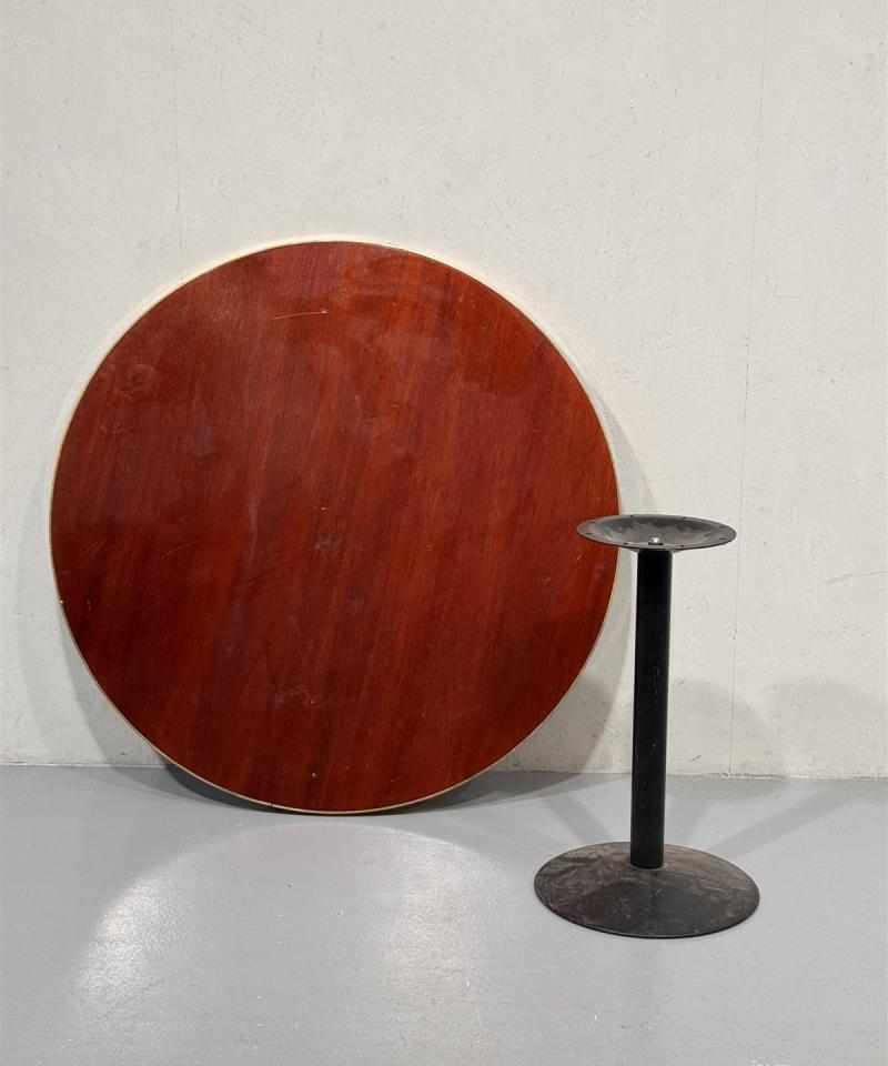 Mahonki pöytä 120cm messinkireunalla