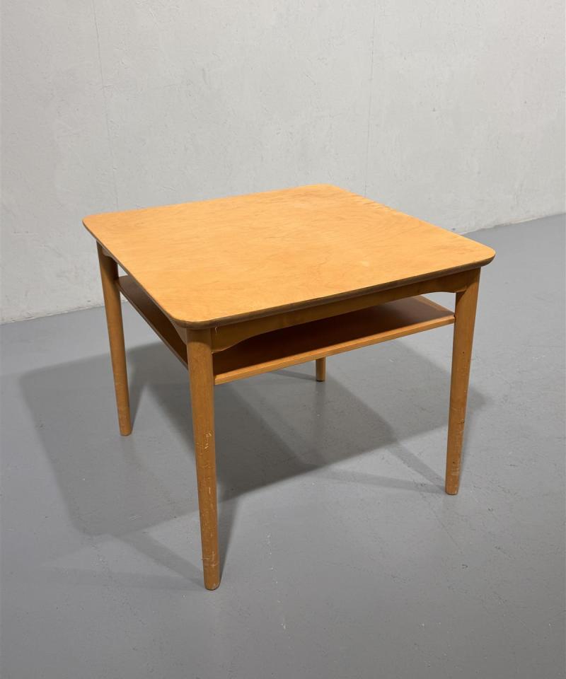 Vintage sohvapöytä puu