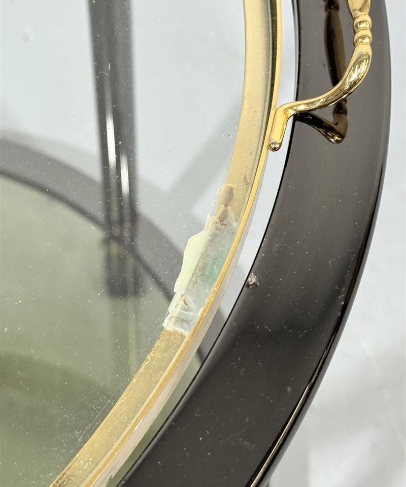 Retro tarjoiluvaunu tarjottimella