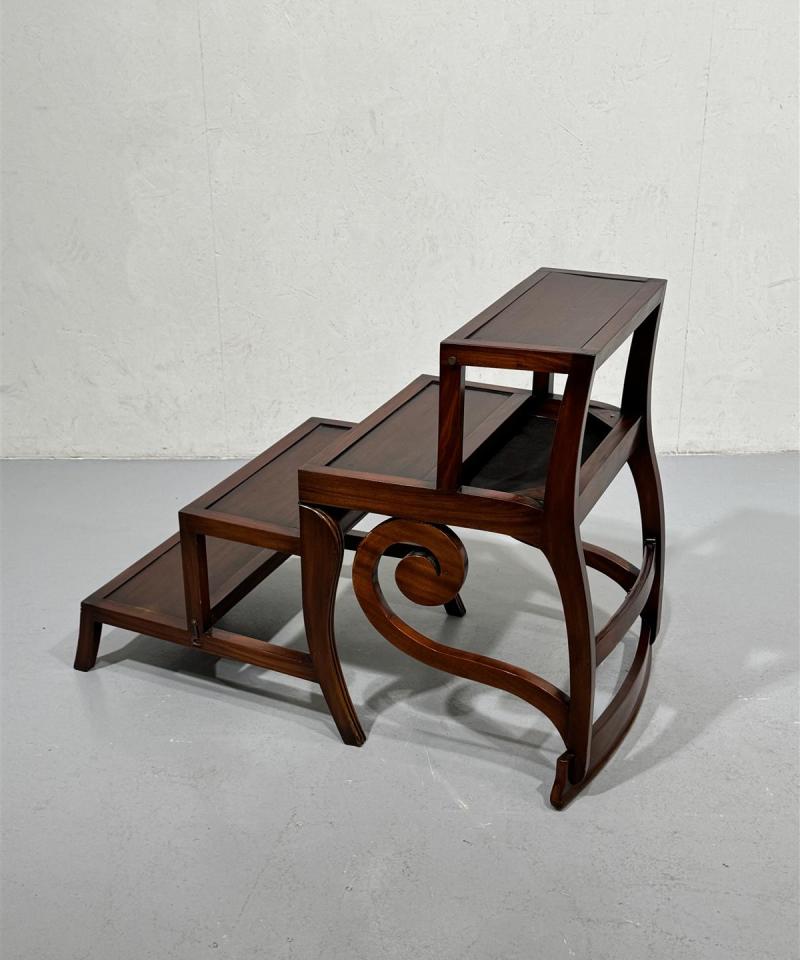 Vintage biedermeier tuoli ja askeltikas