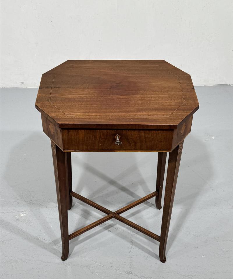 Vintage ompelupöytä mahonki