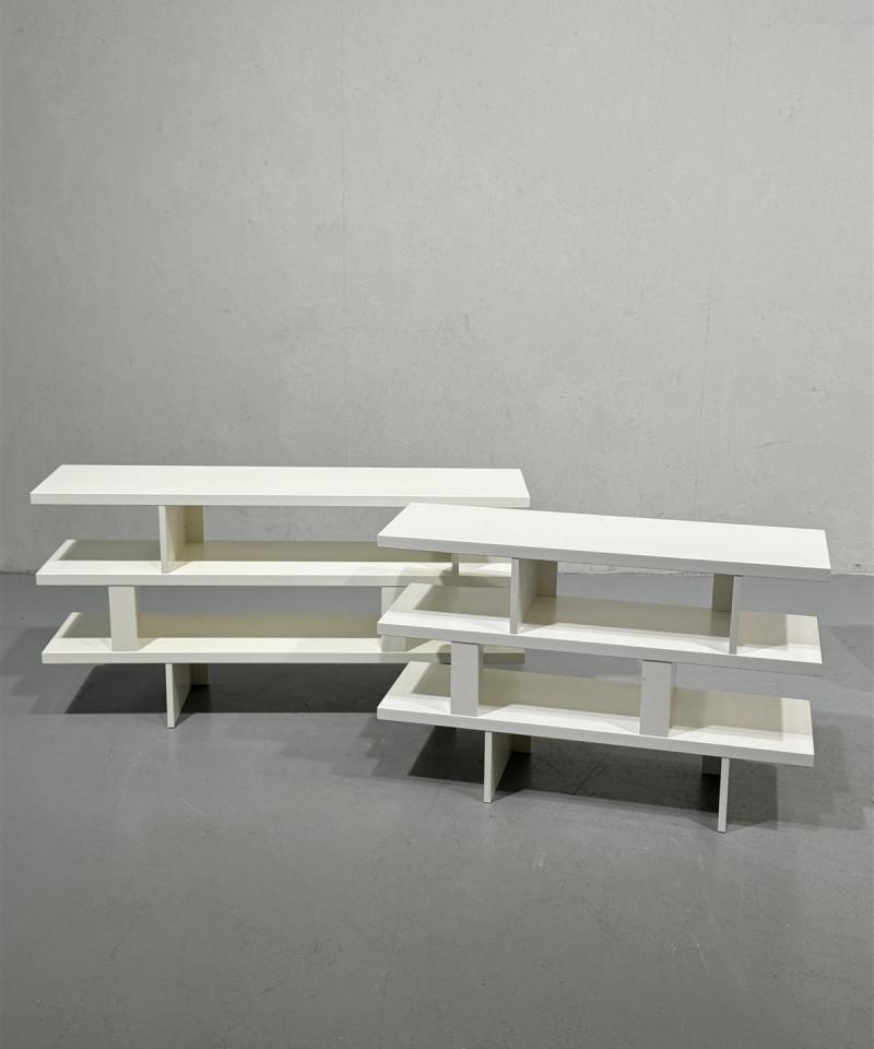 Moderni hyllystö, valkoinen