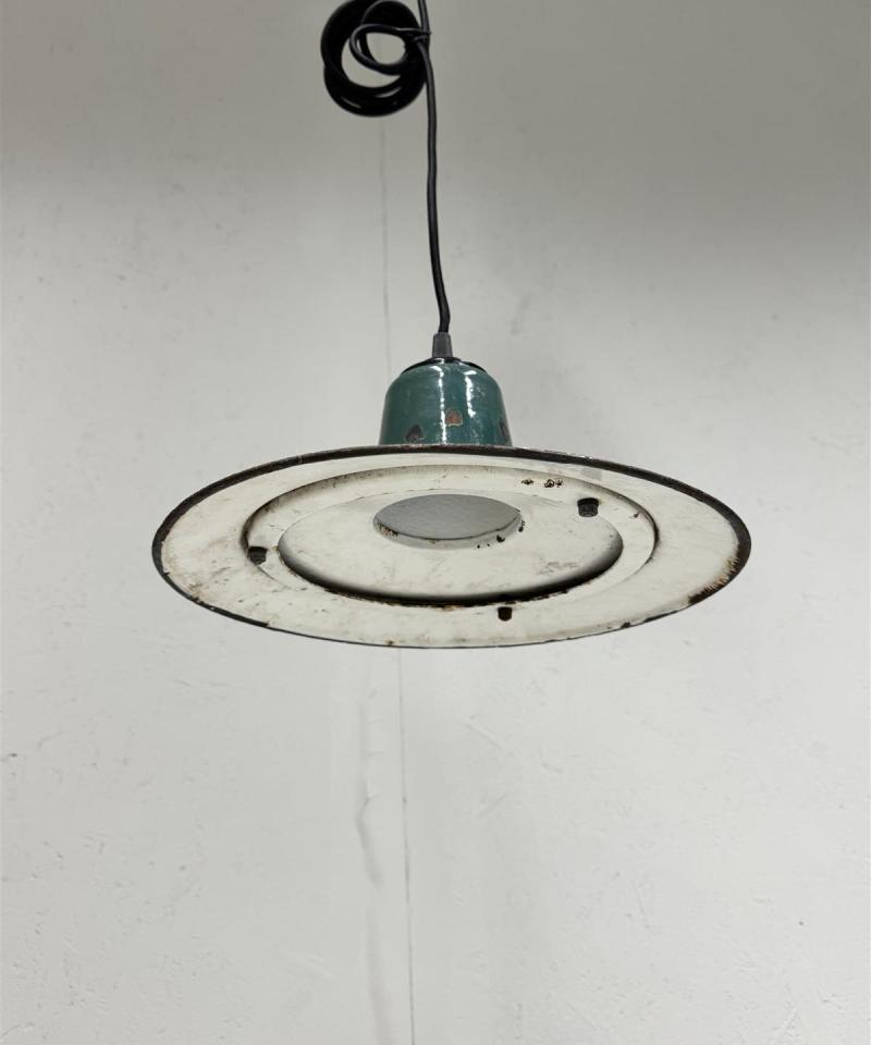 Vintage industrial metalli vihreä, musta johto