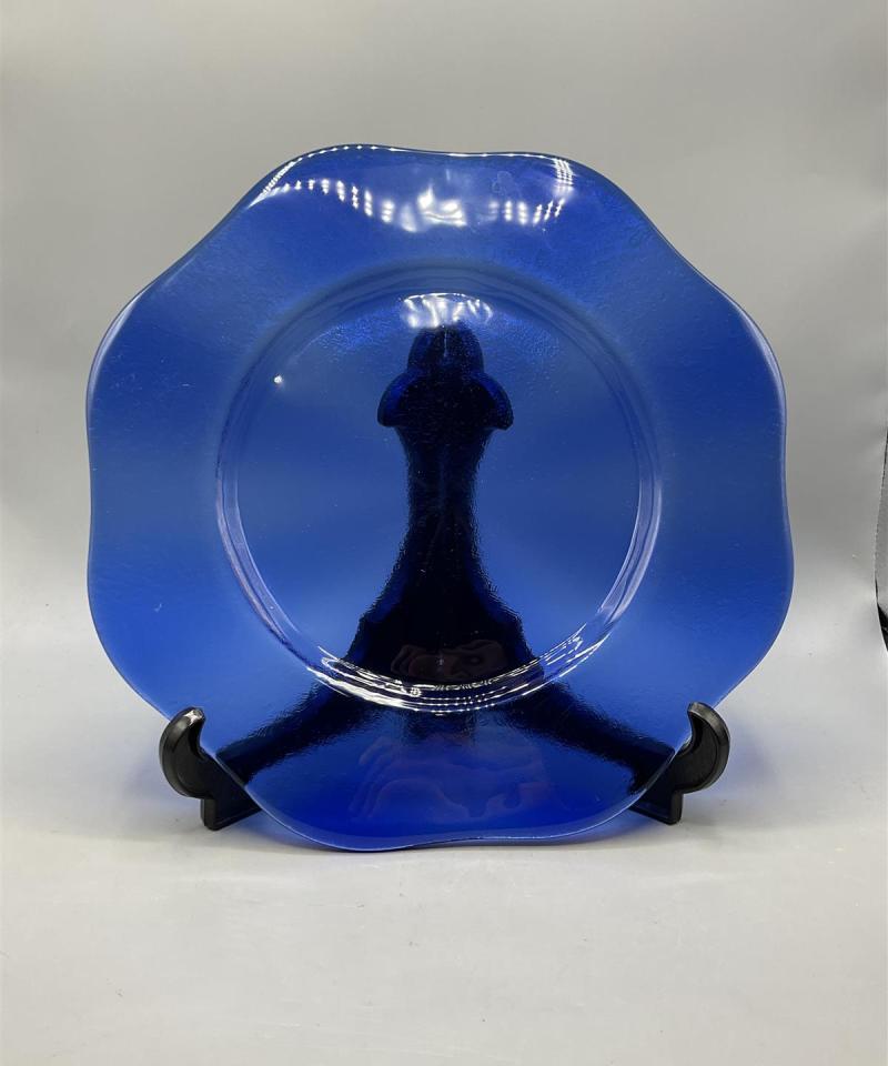 Sininen tarjoilulautanen