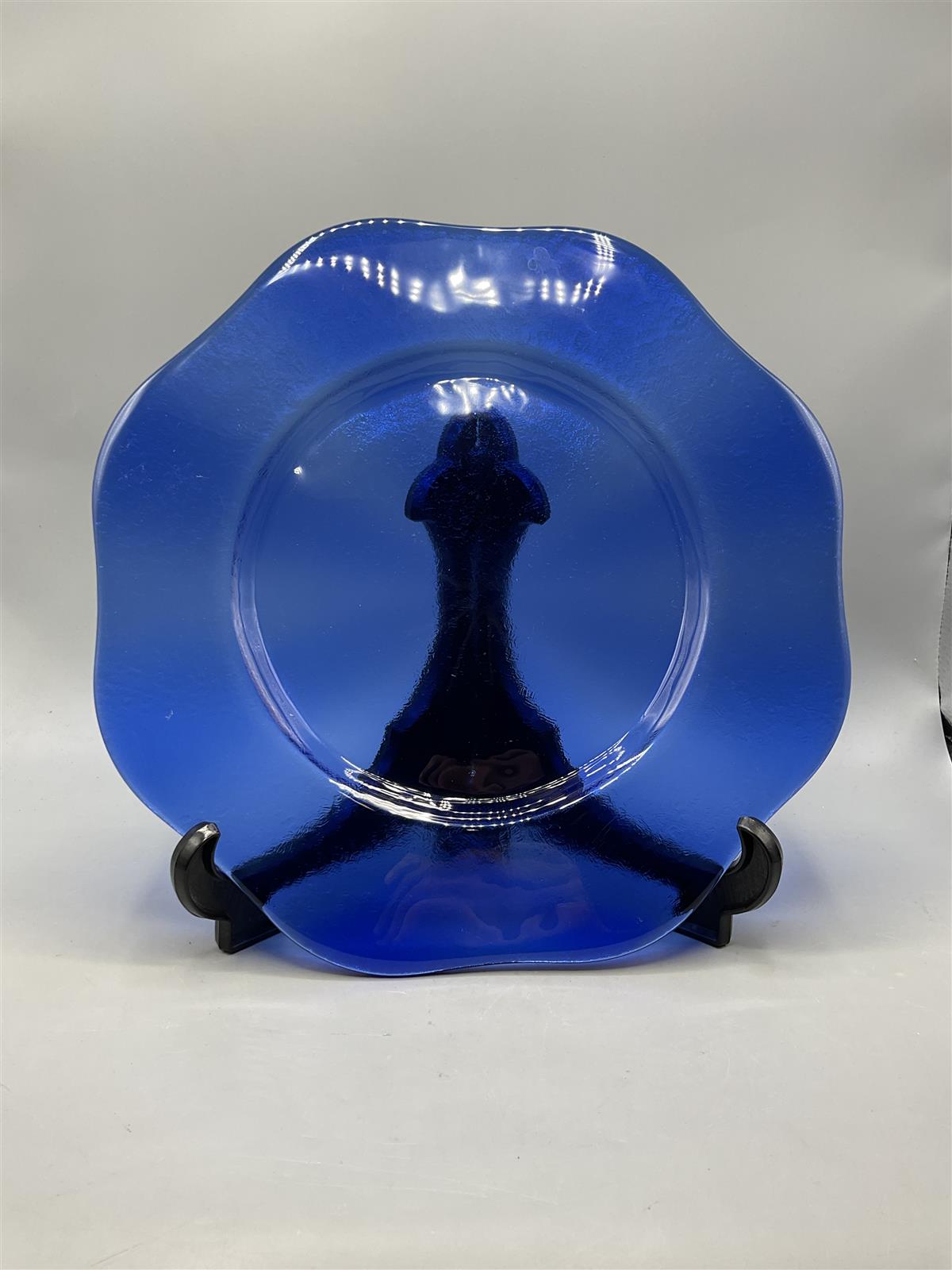 Sininen tarjoilulautanen