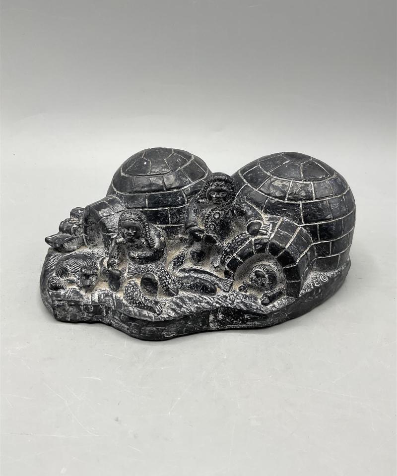 The Wolf Sculptures saippuakiviveistos