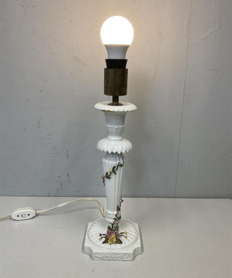 Vintage pöytävalaisin posliini kukkakoristeilla