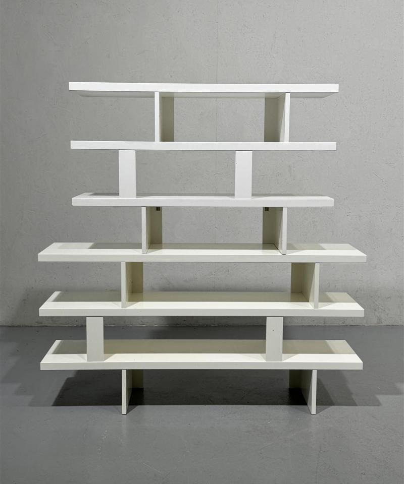 Moderni hyllystö, valkoinen