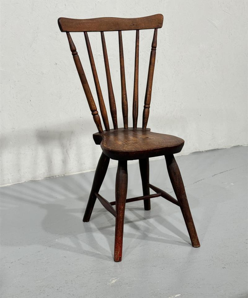 Antiikkinen talonpoikaistuoli puu