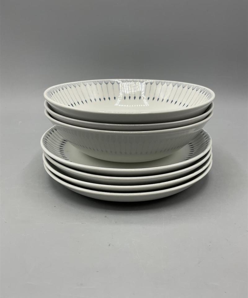 Arabia Heini ruokailuastiat 19-osaa, Raija Uosikkinen