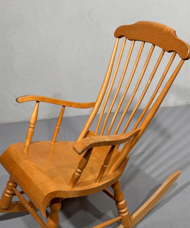 Urjalan keinutuoli puu