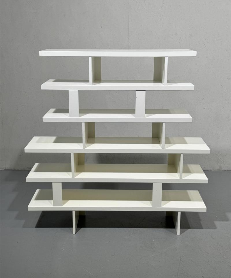 Moderni hyllystö, valkoinen