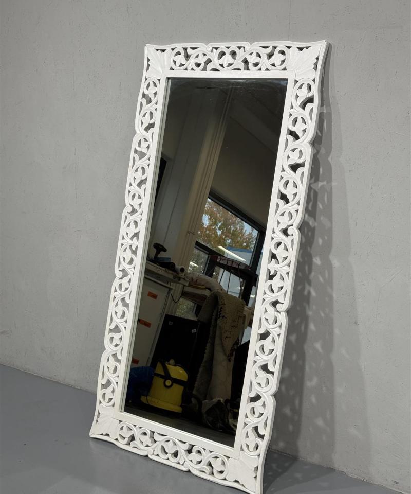 Peili koristeellisella kehyksellä 93x180