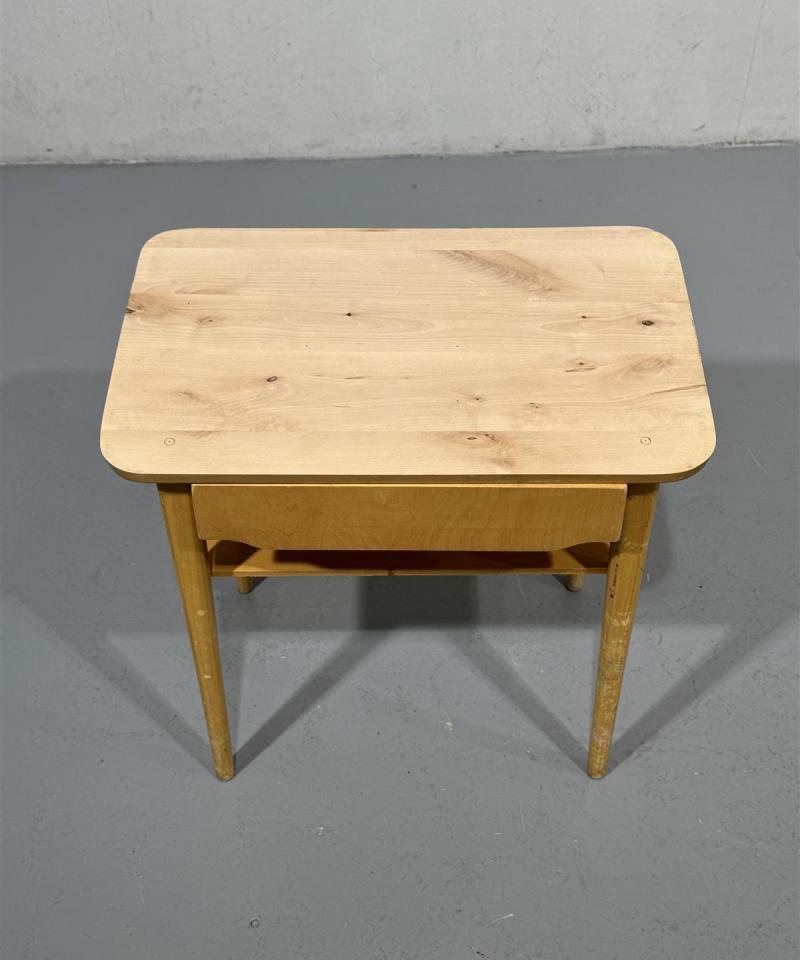 Vintage 50-luku sivupöytä puu