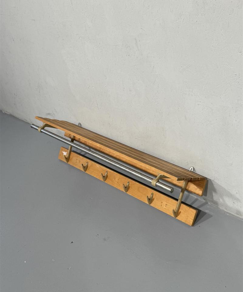 Boda vintage seinänaulakko hattuhyllyllä 60 luku