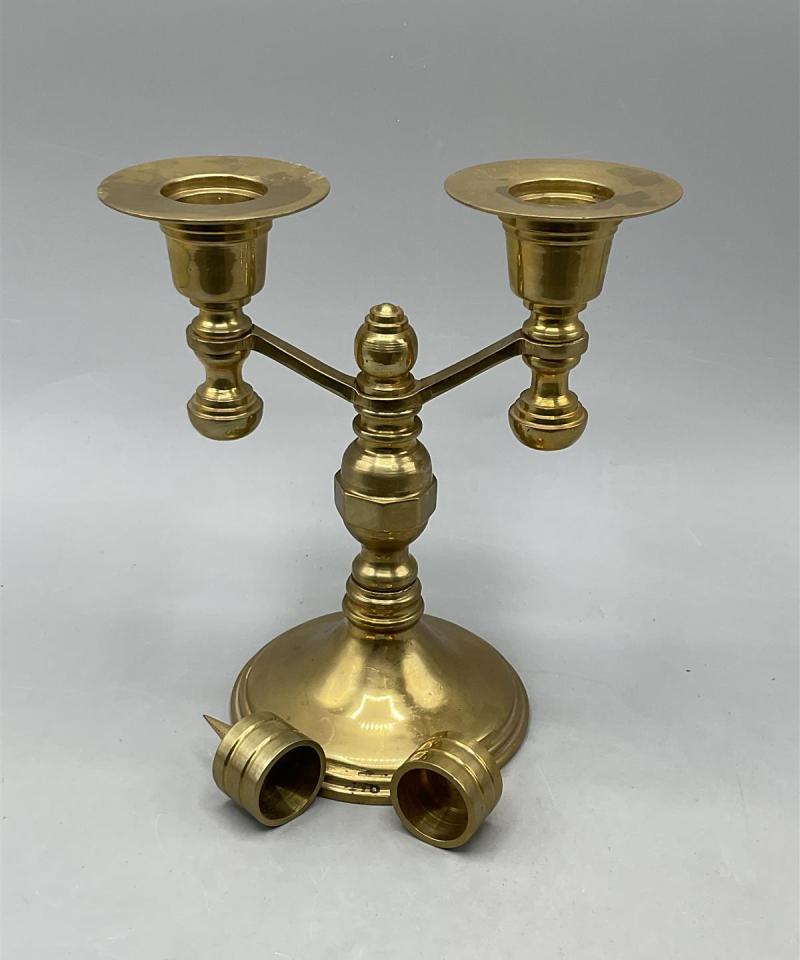 Kaksihaarainen kynttilänjalka messinki