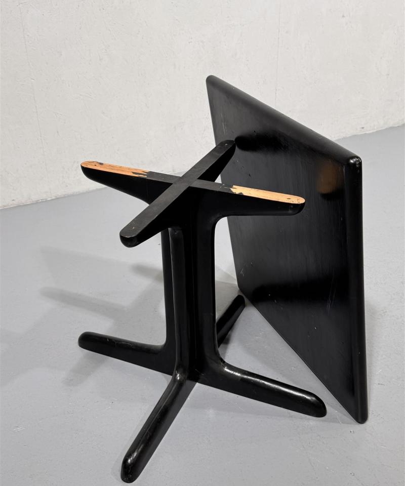 Vintage pöytä 80x80 musta