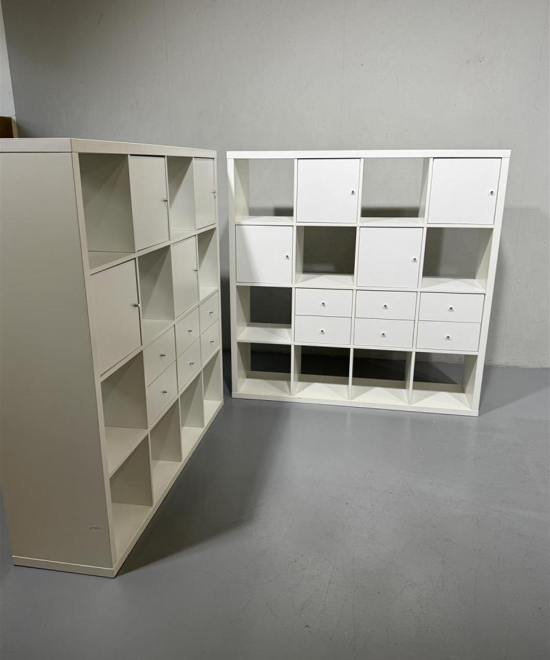 Ikea Kallax 4x4 hyllykkö lipastoilla ja kaapeilla (2 kpl)