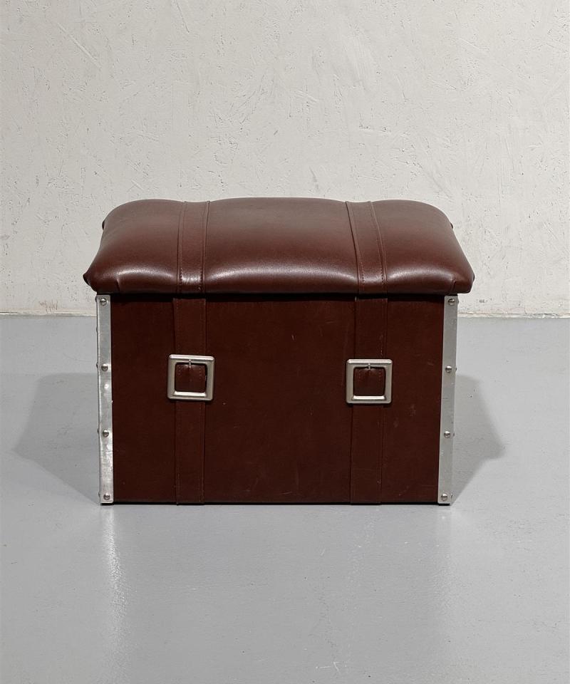 Nahka säilytysarkku tai istuin