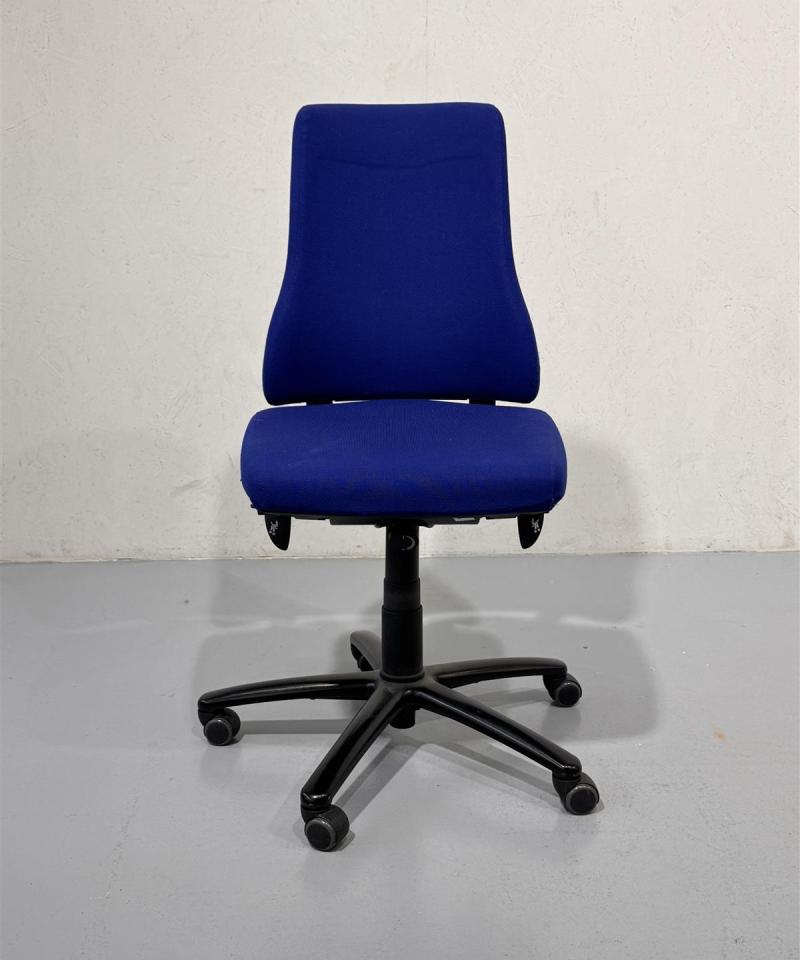 Martela Axia 2 toimistotuoli sininen