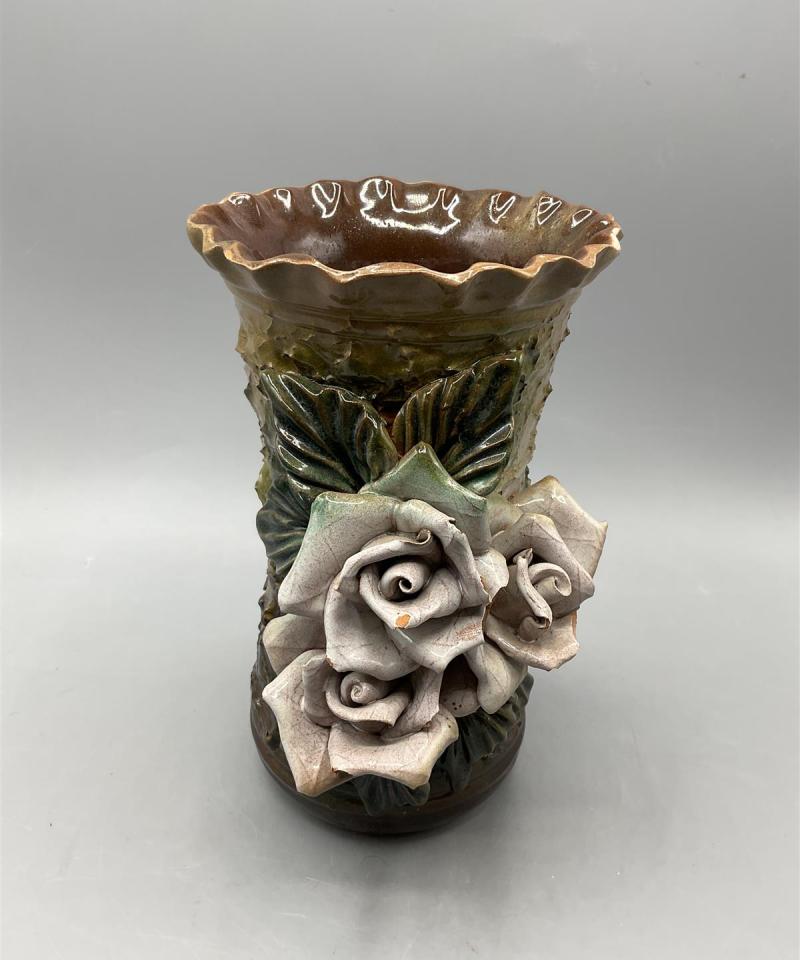 Keraaminen koristeellinen maljakko