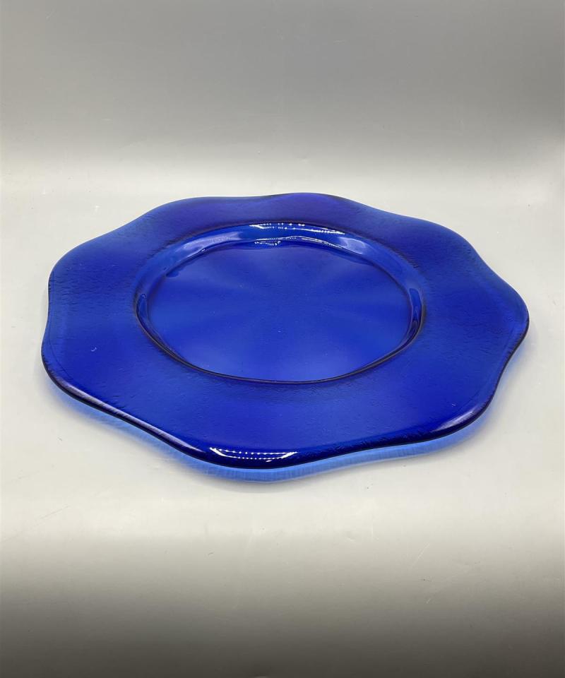 Sininen tarjoilulautanen