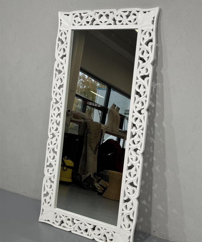 Peili koristeellisella kehyksellä 93x180