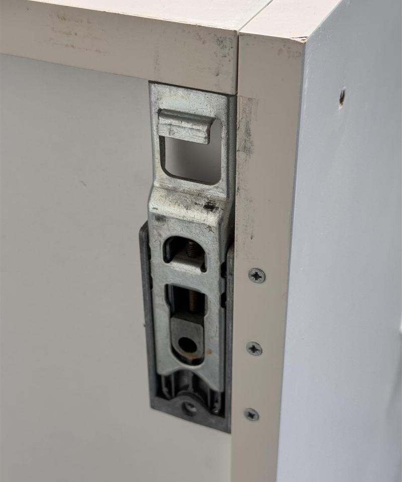 Calligaris seinäkaappi