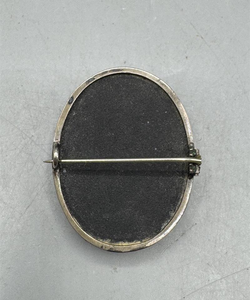 Koristeellinen vintage rintaneula