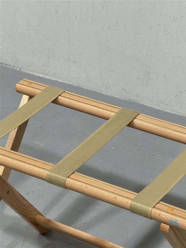 Aris matkalaukkuteline, Italia