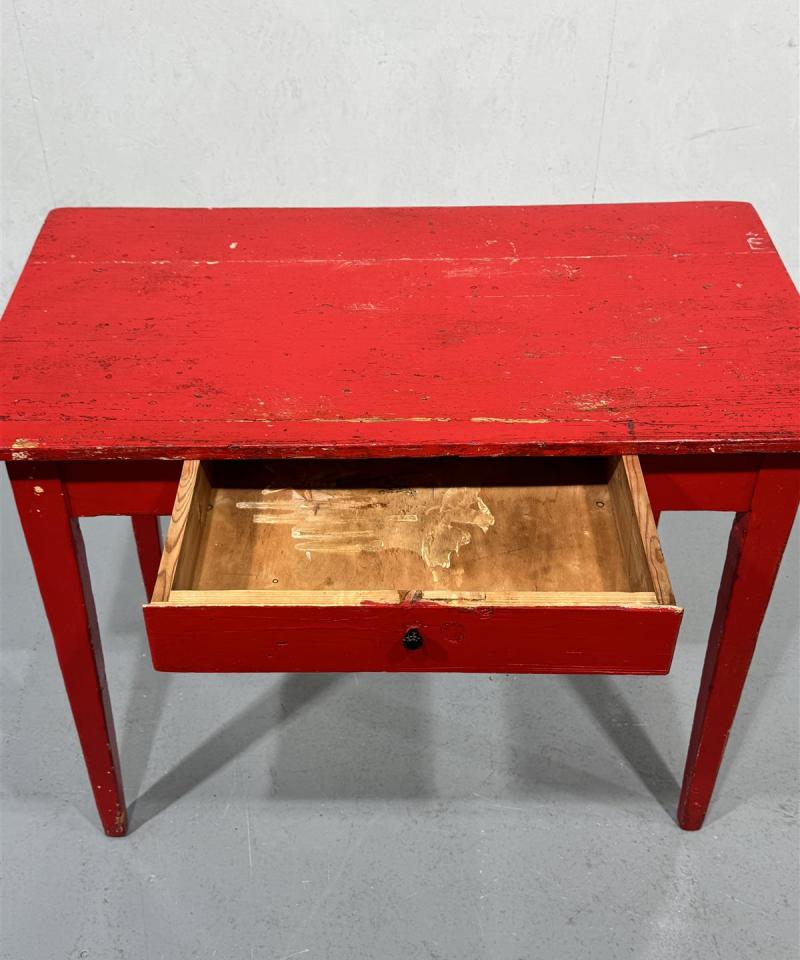 Antiikki puupöytä ja talonpoikais tuolit (2 kpl)