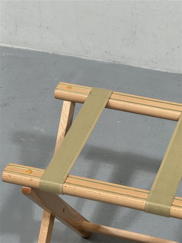 Aris matkalaukkuteline, Italia