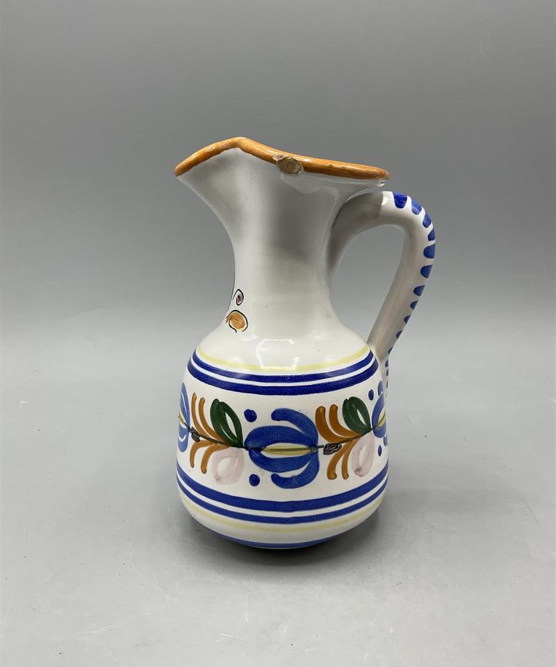 Keraaminen käsinmaalattu kannu