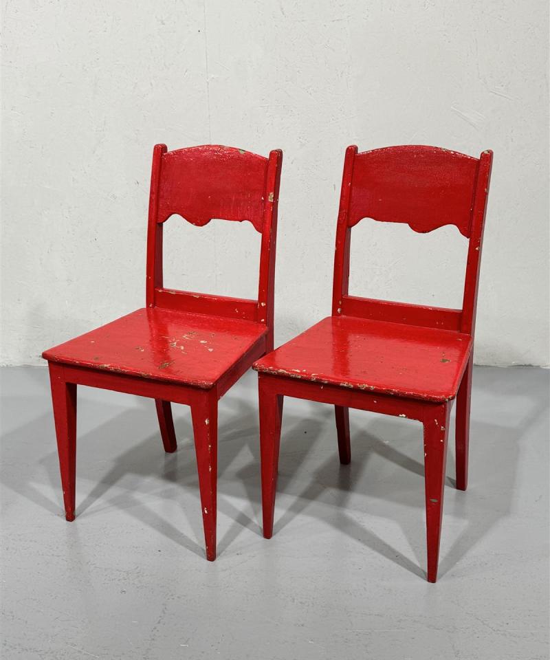 Antiikki puupöytä ja talonpoikais tuolit (2 kpl)