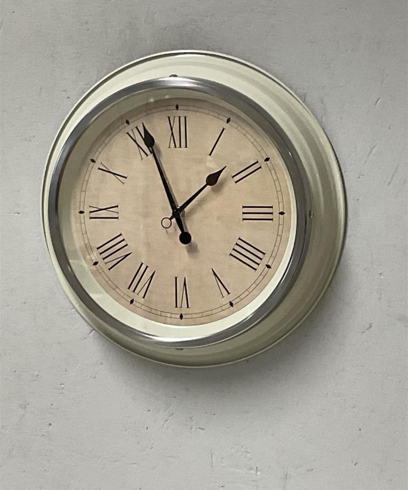 Seinäkello metalli