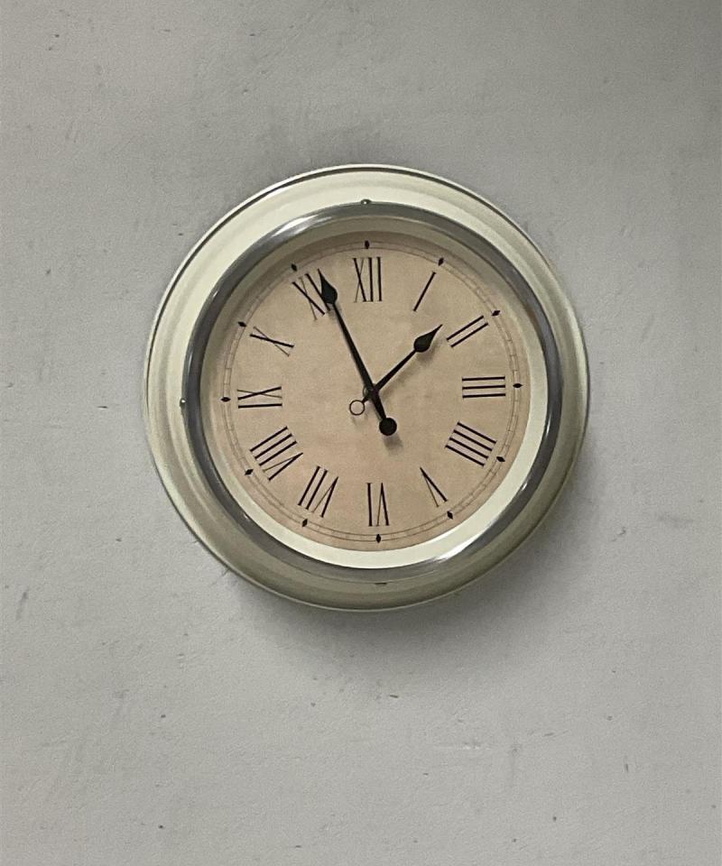 Seinäkello metalli