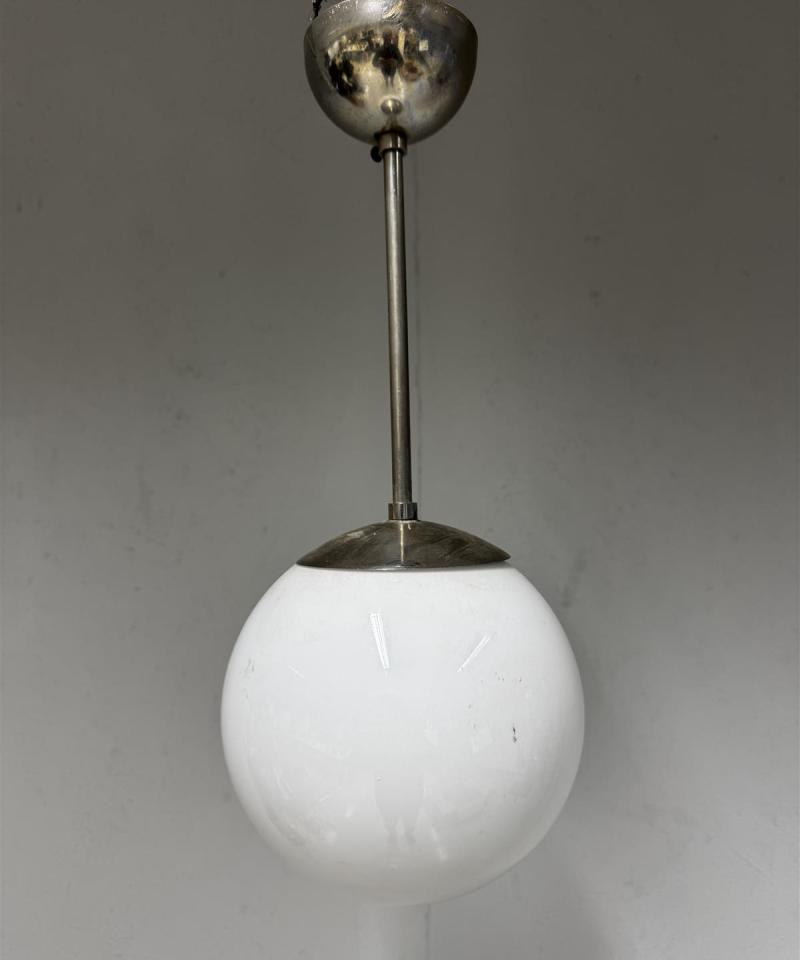 Vintage pieni pallovalaisin maitolasi ja kromi