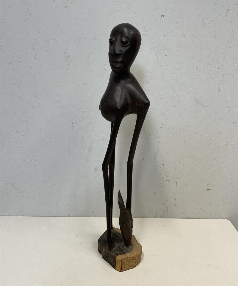 Abstrakti puuveistos