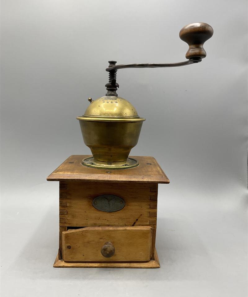 Vintage kahvimylly koriste puu ja messinki