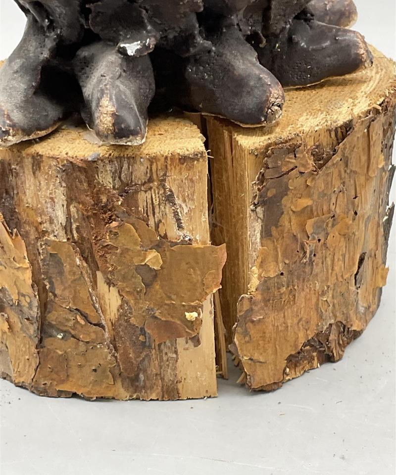 Pöllöveistos puualustalla, Marja Hernesniemi