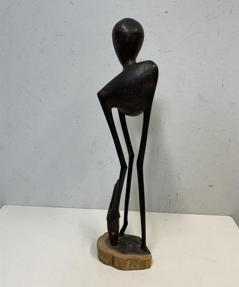 Abstrakti puuveistos