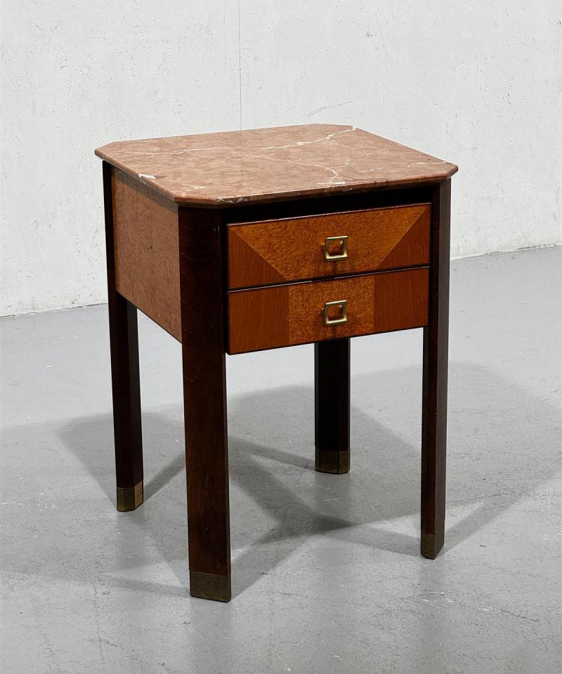 Yöpöytä marmoritaso