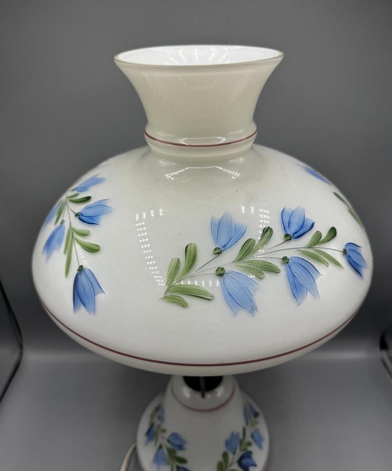 Vintage pöytävalaisin kukkakuvioilla