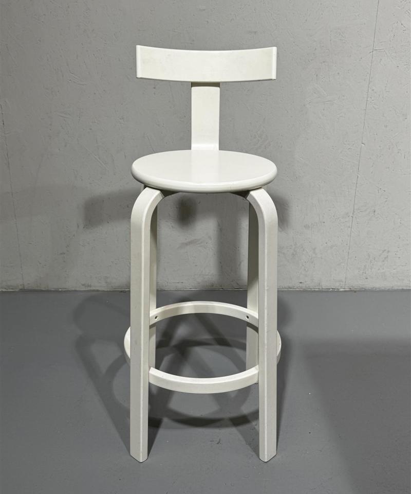 Baarijakkara, valkoinen