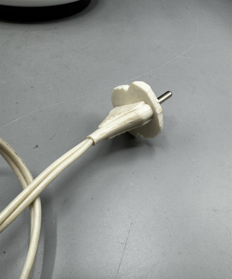 Vintage pöytävalaisin kukkakuvioilla