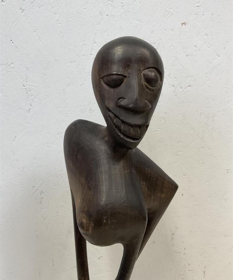 Abstrakti puuveistos