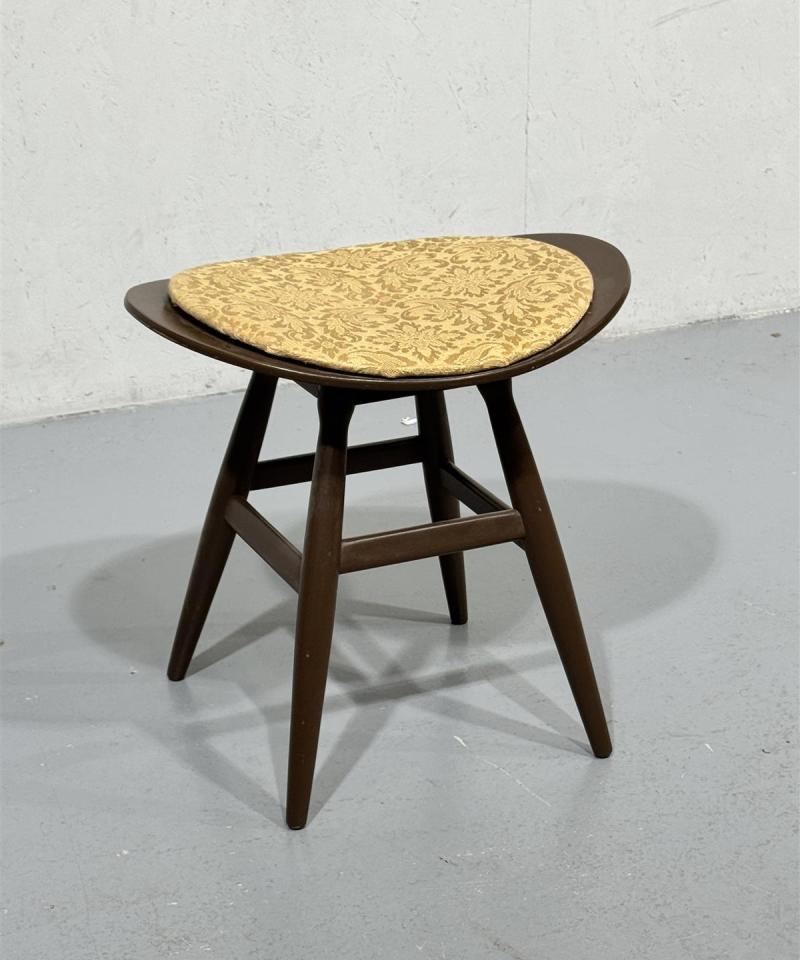 Keravan puusepäntehdas Ellipsi jakkara Olof Ottelin