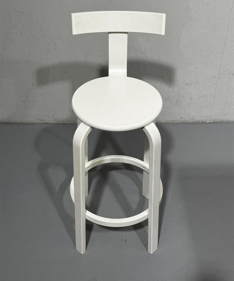 Baarijakkara, valkoinen