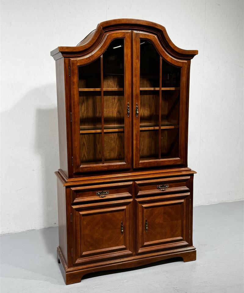 Vintage rokokoo astiakaappi puu