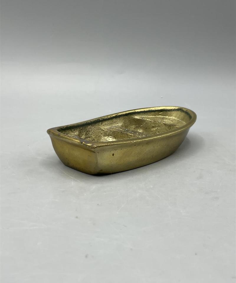 Vintage veneenmuotoinen tuhka-astia messinki